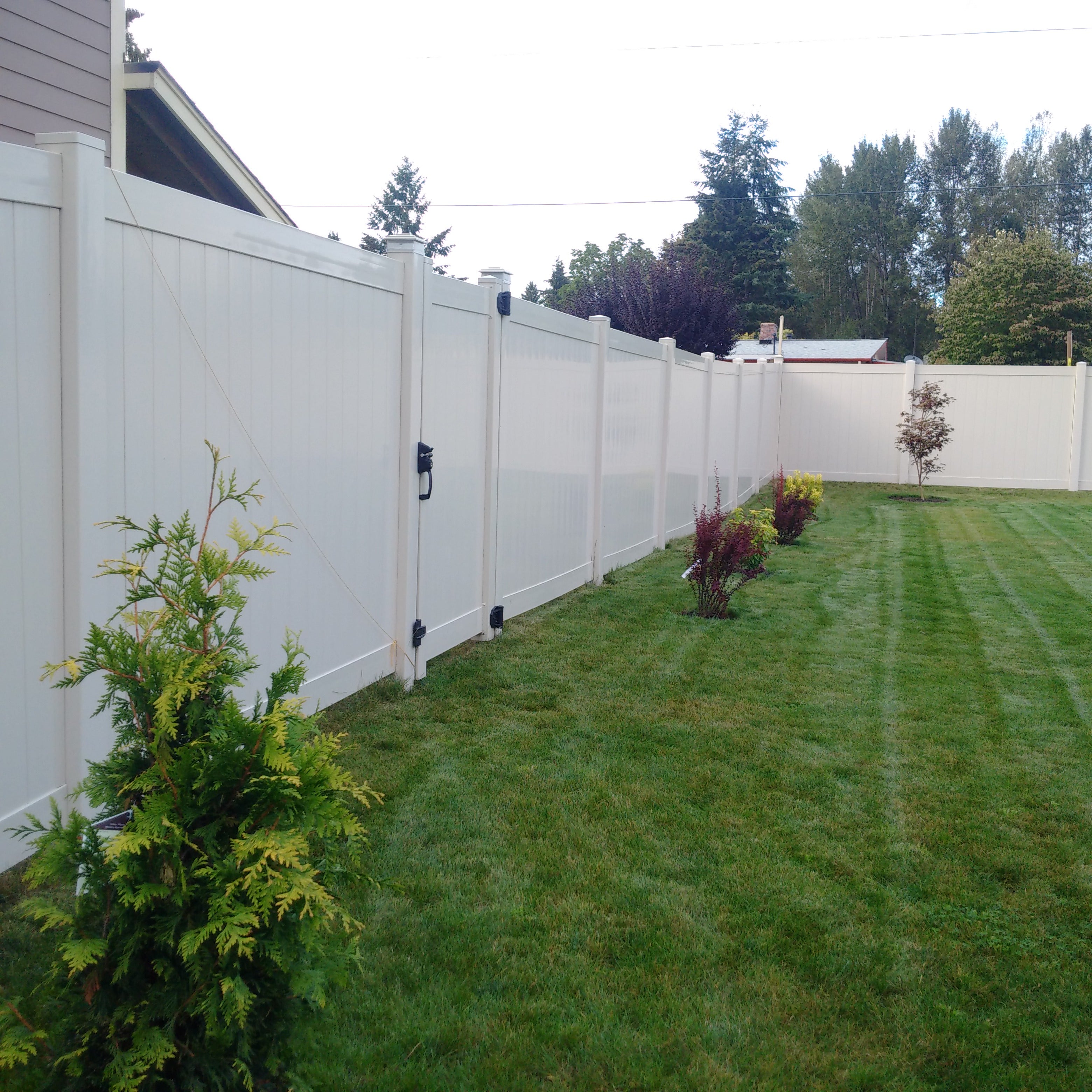 4' to 6' Savannah Vinyl Privacy Fence | Weatherables