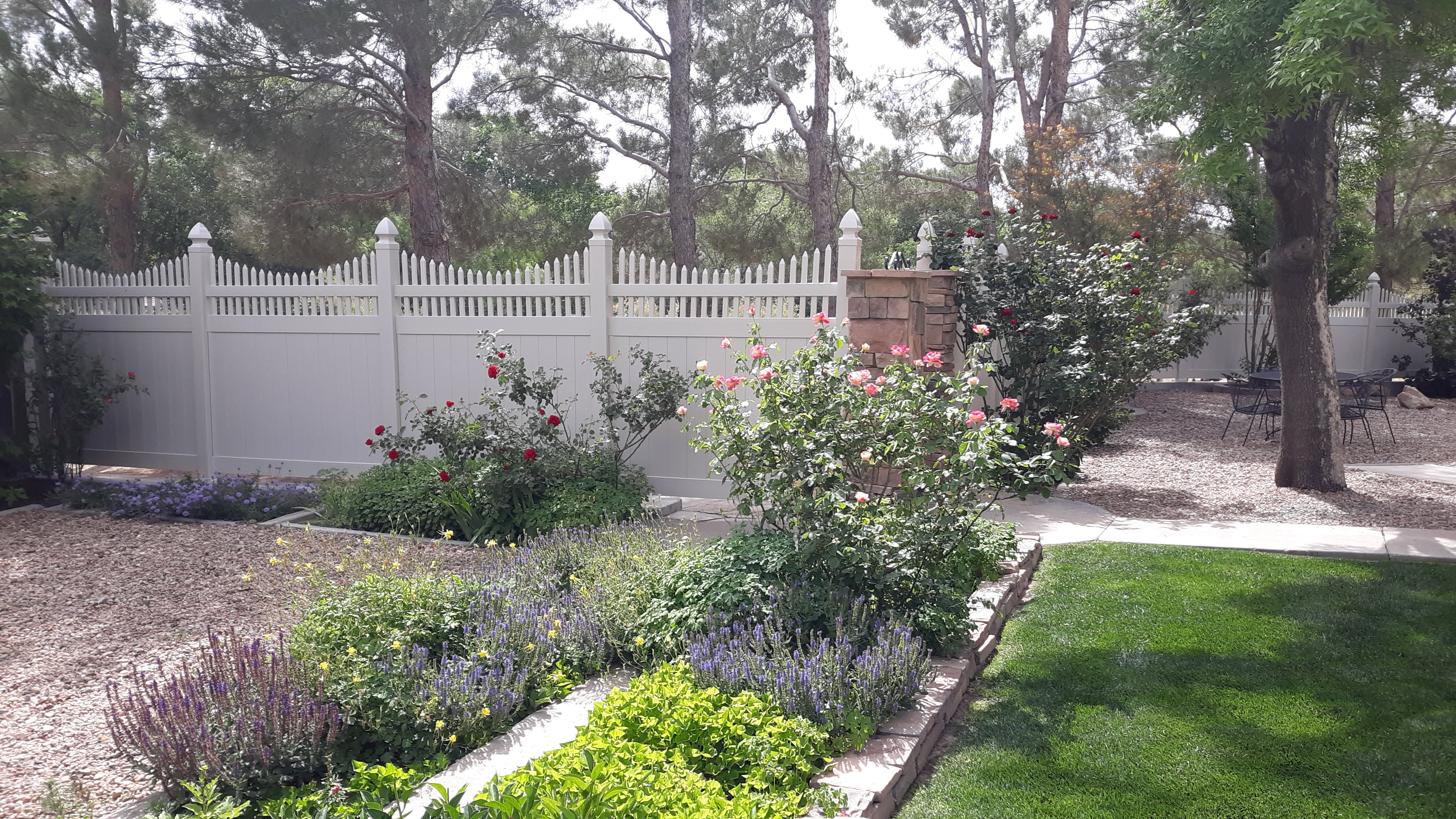 【中古】The Fencer 5' to 8' Halifax Privacy Fence | Weatherables