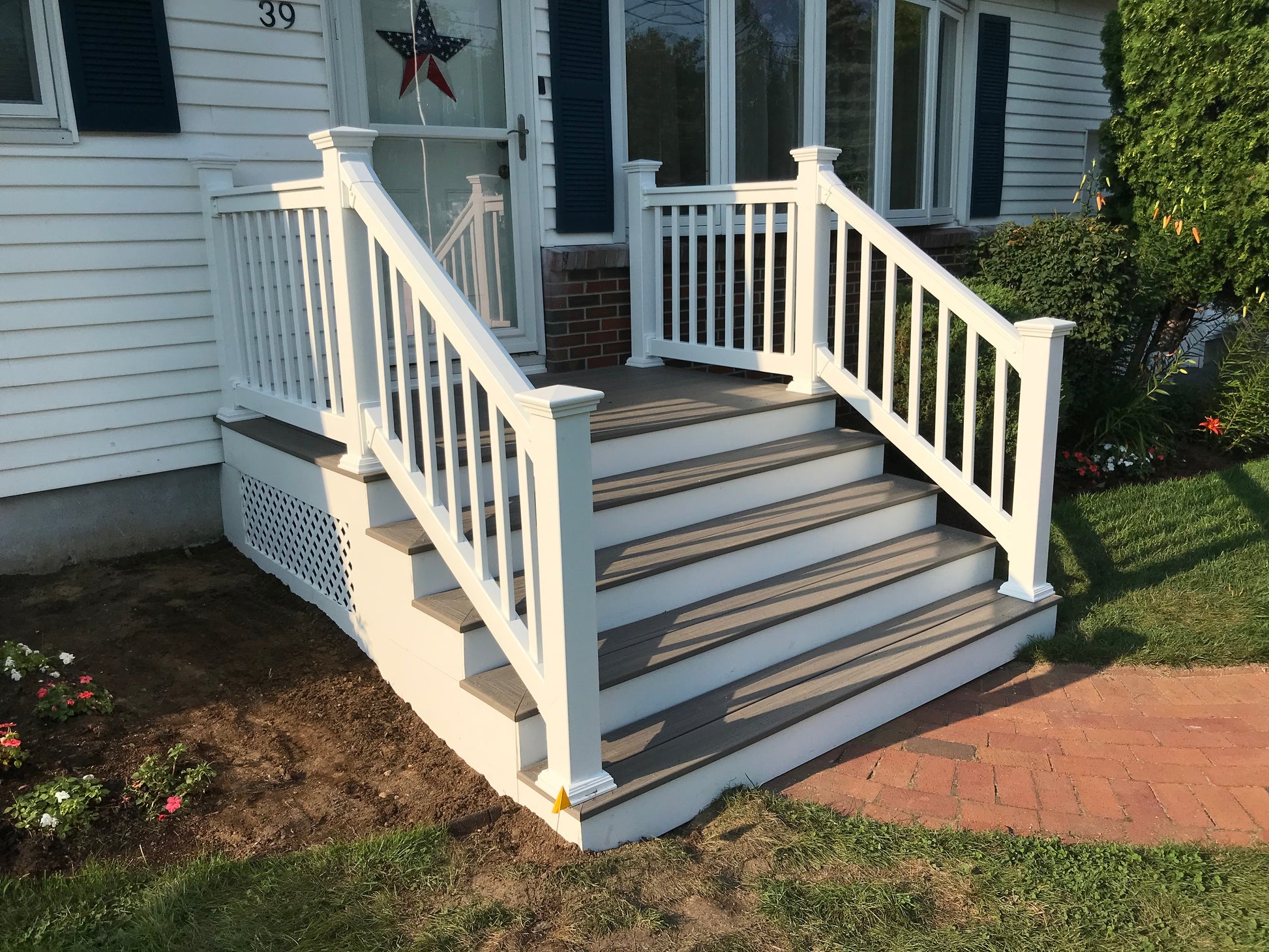 Porch with Weatherables Yorkshire white vinyl deck and stair railings